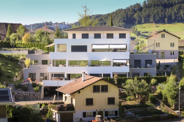 Sonnenverwöhntes Wohnen mit grosszügiger Terrasse und Panoramablick ins Grüne 2