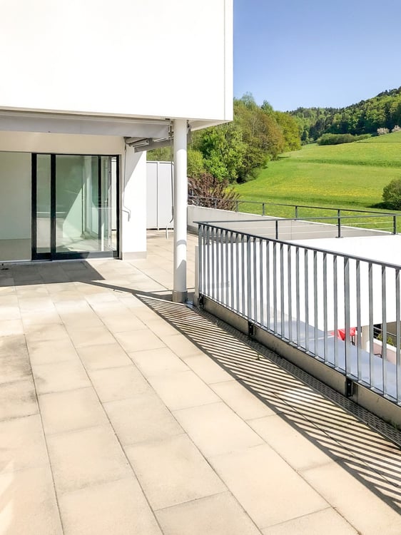 Sonnenverwöhntes Wohnen mit grosszügiger Terrasse und Panoramablick ins Grüne 5