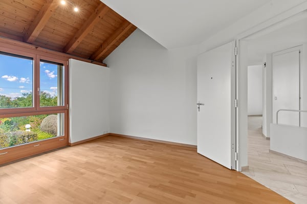 1.5-Zimmer-Doppeleinfamilienhaus mit Panorama-Aussicht in Pfaffhausen 4