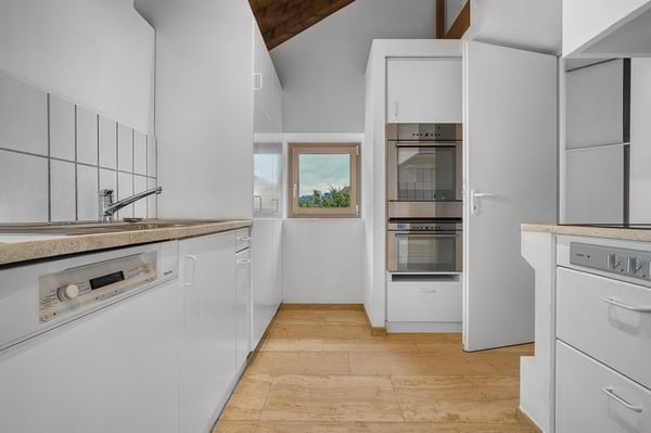 1.5-Zimmer-Doppeleinfamilienhaus mit Panorama-Aussicht in Pfaffhausen 3