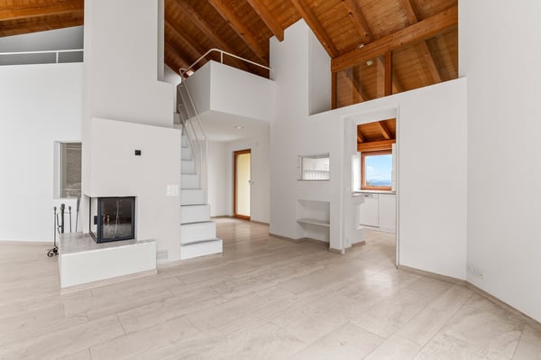 1.5-Zimmer-Doppeleinfamilienhaus mit Panorama-Aussicht in Pfaffhausen 2