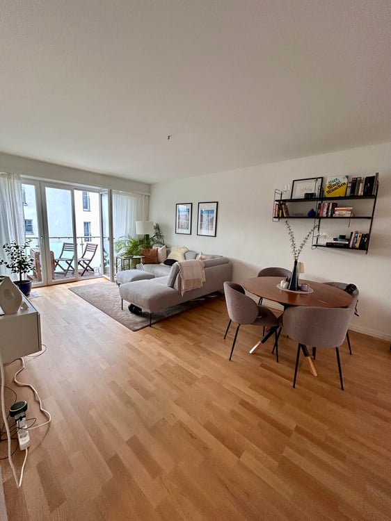 Moderne 1.5-Zimmer-Wohnung mit Balkon 1