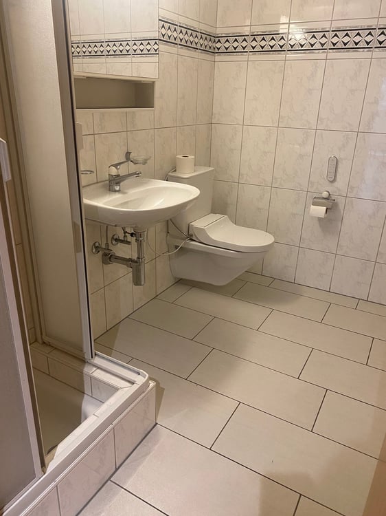 Moderne 1.5-Zimmer-Wohnung mit Kamin und Balkon in Walde AG 7