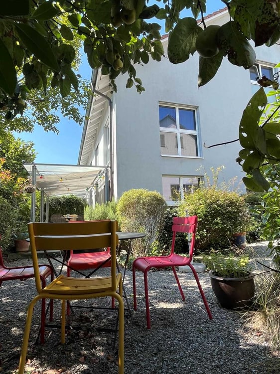 Grosszügiges 2.5-Zimmer-Doppeleinfamilienhaus im Dorfkern von Oberwinterthur 1