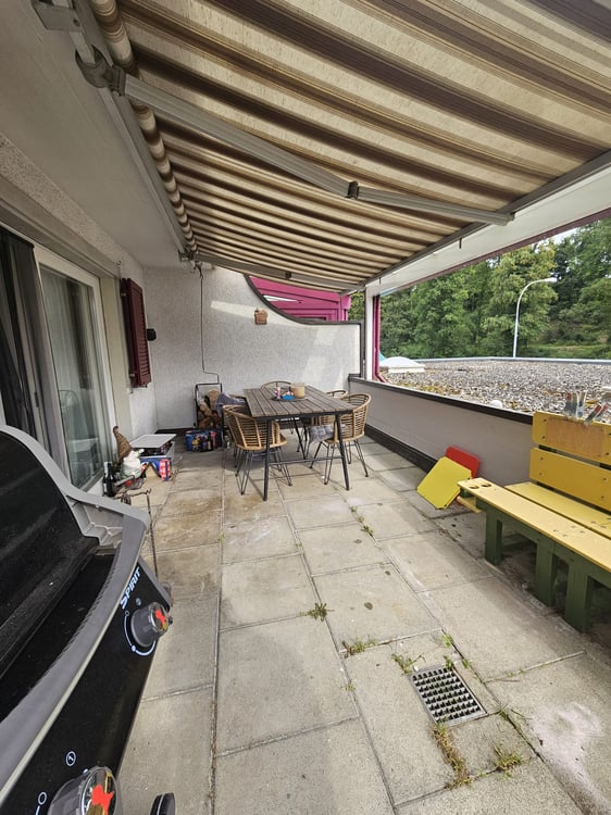 Grosszügige 1-Zimmer-Wohnung mit Kamin und Balkon in Oberembrach 2