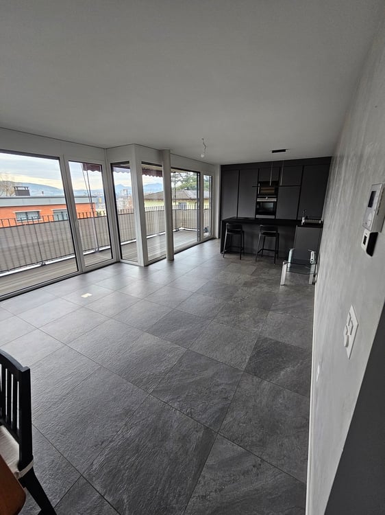 Moderno attico di 1.5 locali a Morbio Inferiore con ampio garage e posto auto esterno inclusi 1