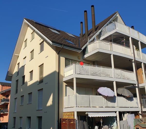 Moderne 1.5-Zimmer-Wohnung mit Gartensitzplatz in Oberägeri 1