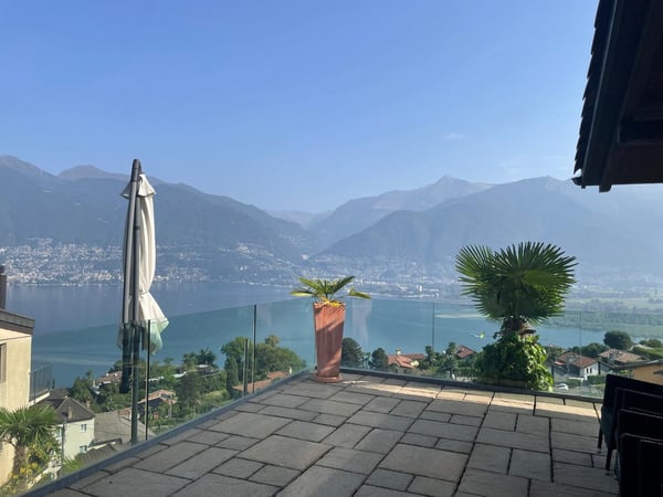 Einfamilienhaus mit Traumseesicht & grosser Terrasse - mediterranes Wohnen im Tessin 2