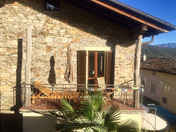 Sonnige Wohnung in Monteggio-Paese mit traumhafter Bergsicht und eigenem Garten 1