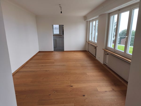 Charmante 1-Zimmer-Wohnung mit Sitzplatz und schöner Aussicht in Uhwiesen 3