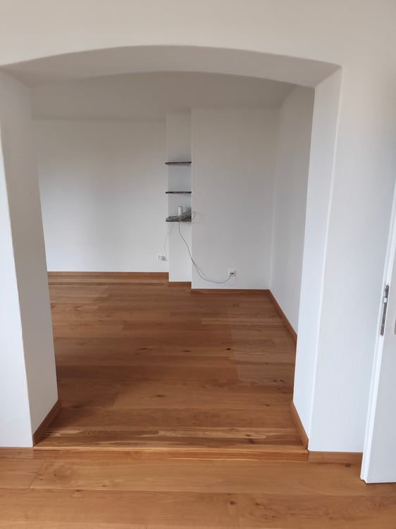 Charmante 1-Zimmer-Wohnung mit Sitzplatz und schöner Aussicht in Uhwiesen 2