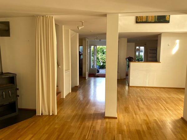 1.5 Zimmer Haus mit Garten im Grünen (Tür zu Bhf. Stadelhofen 23min mit Forchbahn) 2