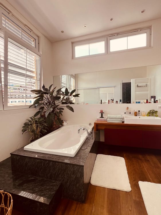 Exklusive 1.5-Zimmer-Terrassenwohnung mit Seeanstoss & Restaurant Service in Horgen 2