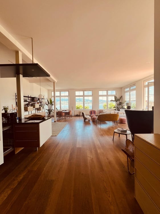 Exklusive 1.5-Zimmer-Terrassenwohnung mit Seeanstoss & Restaurant Service in Horgen 3