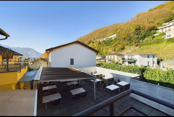 Edificio residenziale-commerciale con 3 locali a Sementina 24