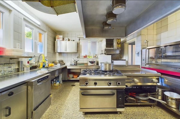 Edificio residenziale-commerciale con 3 locali a Sementina 5