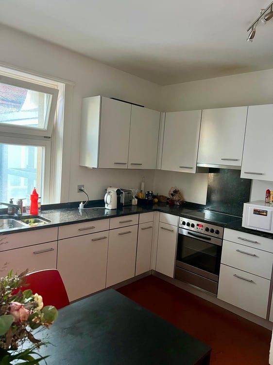 Möbliertes WG-Zimmer in einer 1-Zimmer-Wohnung mit Balkon in St. Gallen 4