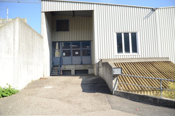 Lagerboxen zu vermieten in gedeckter Halle in Hurden / Pfäffikon 1