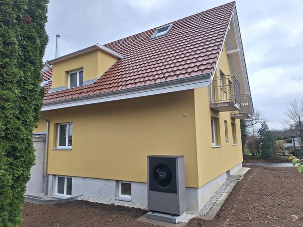 1.5-Zimmer-Wohnung mit Sitzplatz und Rasen 1