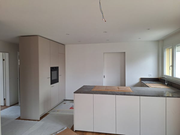 1.5-Zimmer-Wohnung mit Sitzplatz und Rasen 2