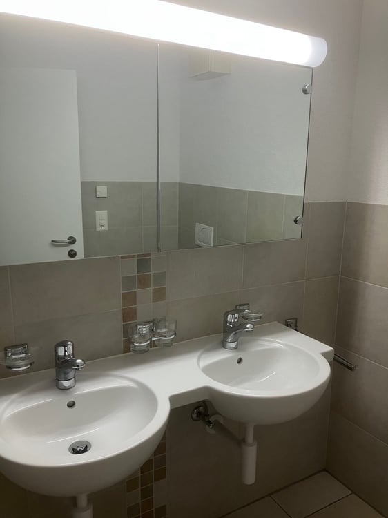 Moderne 1.5-Zimmer-Wohnung mit Bergblick in Glarus 5