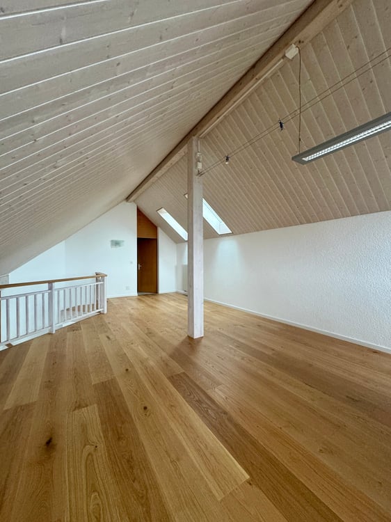 Charmante 1.5-Zimmer-Maisonette-Wohnung mit grosszügiger Galerie zu vermieten! 2