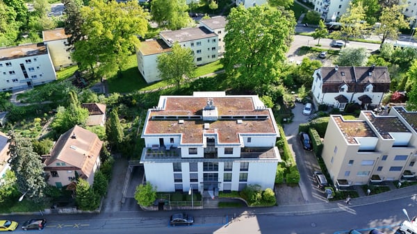 Exklusive 1.5 Zimmer Attikawohnung mit Kamin und 2 Terassen und 2 Garagenplätzen 1