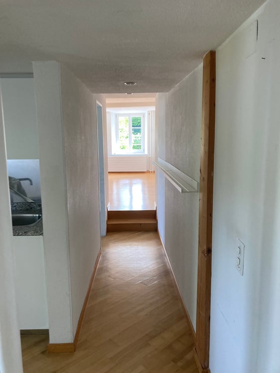 Charmante 2.5-Zimmer-Wohnung in historischem Gebäude in Langnau am Albis **BESICHTIGUNGSTERMINLINK** 4