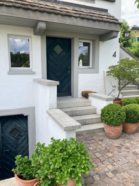 Charmante 2.5-Zimmer-Wohnung in historischem Gebäude in Langnau am Albis **BESICHTIGUNGSTERMINLINK** 1