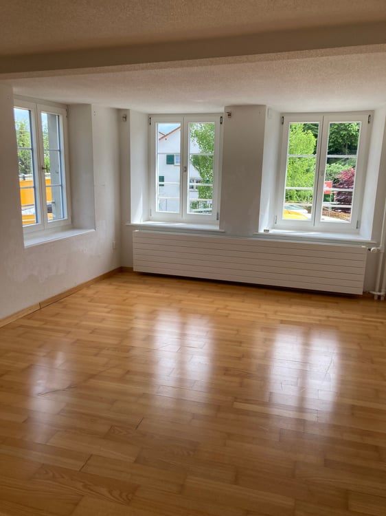 Charmante 2.5-Zimmer-Wohnung in historischem Gebäude in Langnau am Albis **BESICHTIGUNGSTERMINLINK** 6