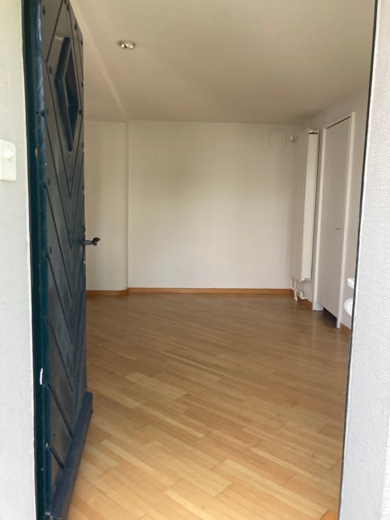 Charmante 2.5-Zimmer-Wohnung in historischem Gebäude in Langnau am Albis **BESICHTIGUNGSTERMINLINK** 2