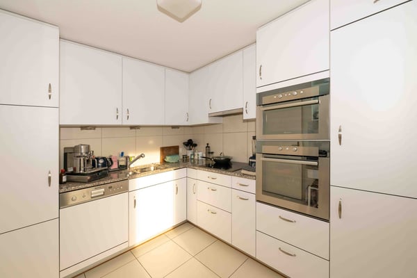 Helle 1½-Zi-Wohnung  mit sonnigem See- und Bergpanorama 9