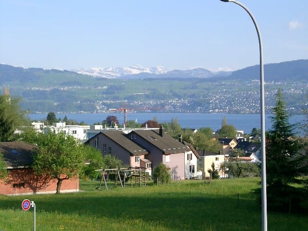 Helle 1½-Zi-Wohnung  mit sonnigem See- und Bergpanorama 2