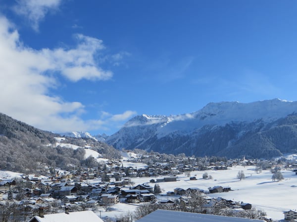 Moderne 1.5-Zimmer-Dachwohnung mit Bergblick in Klosters Dorf 7