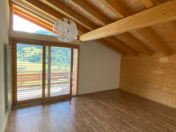 Moderne 1.5-Zimmer-Dachwohnung mit Bergblick in Klosters Dorf 2
