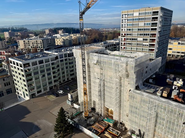 Moderne 1.5-Zimmer-Attikawohnung mit Seesicht im Papieri-Areal 9