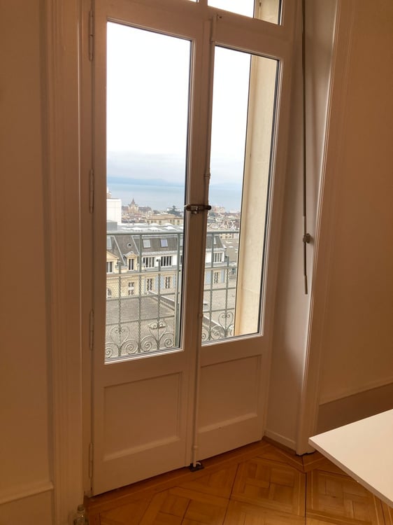 Charmant appartement 1.5 pièces avec balcon et vue sur Lausanne 4