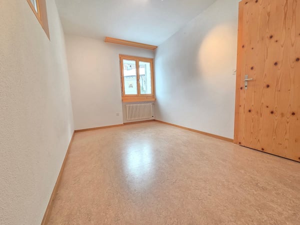 Mehrfamilienhaus mit Umschwung 9