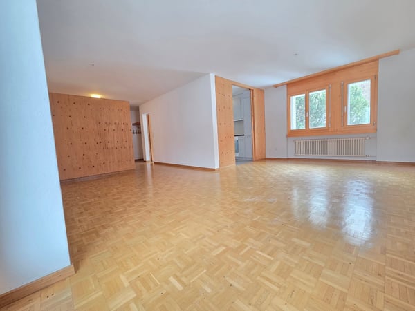 Mehrfamilienhaus mit Umschwung 4