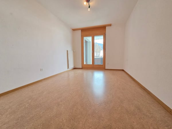 Mehrfamilienhaus mit Umschwung 8