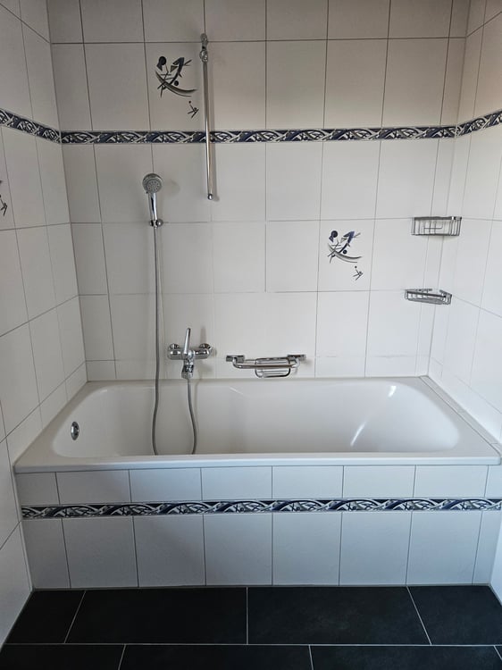 Charmante 2.5-Zimmer-Wohnung im 1. OG mit Wintergarten und Terrasse in Thun 11