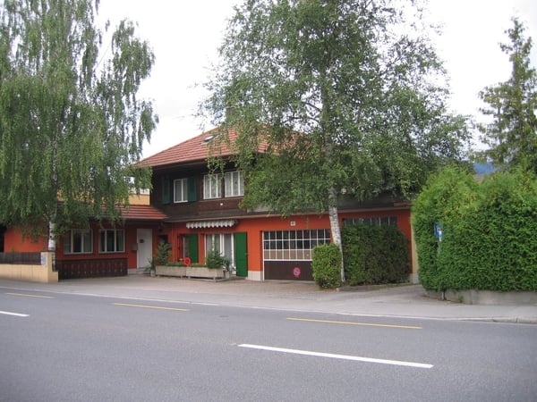 Charmante 2.5-Zimmer-Wohnung im 1. OG mit Wintergarten und Terrasse in Thun 1