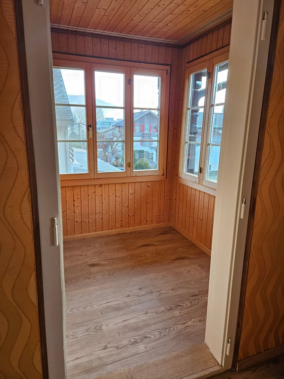 Charmante 2.5-Zimmer-Wohnung im 1. OG mit Wintergarten und Terrasse in Thun 4