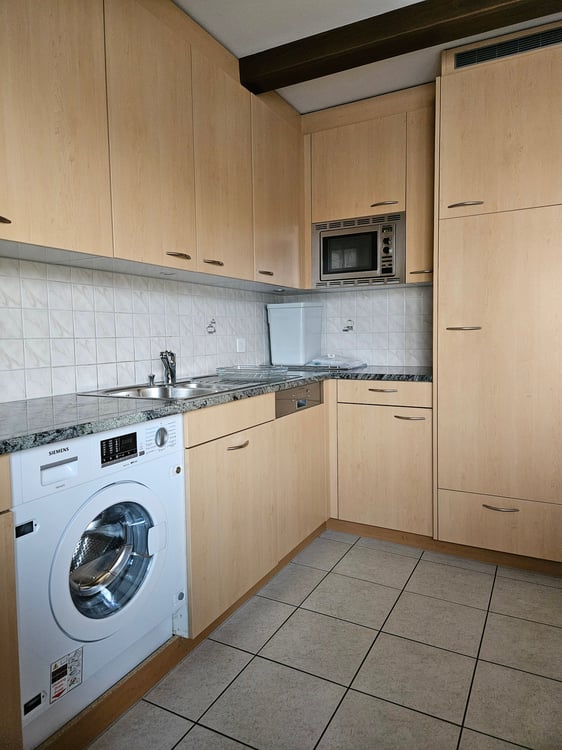 Charmante 2.5-Zimmer-Wohnung im 1. OG mit Wintergarten und Terrasse in Thun 10