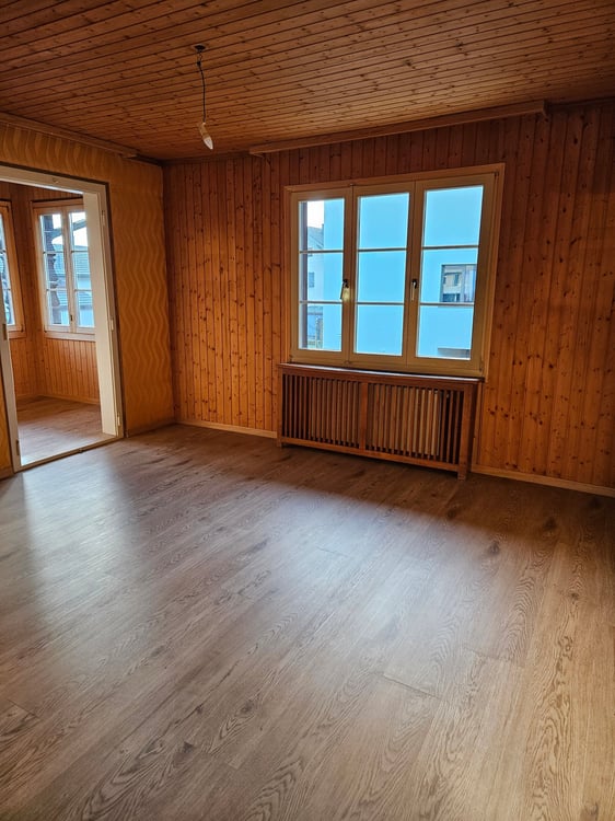 Charmante 2.5-Zimmer-Wohnung im 1. OG mit Wintergarten und Terrasse in Thun 3
