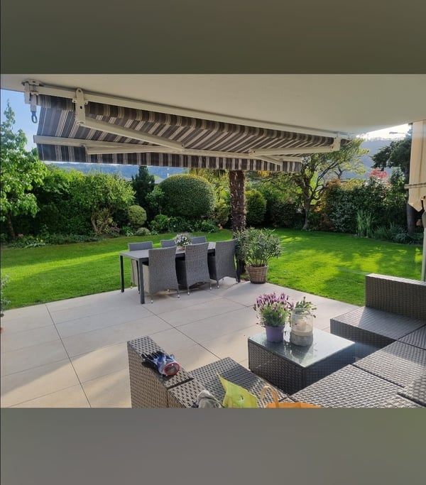 Doppeleinfamilienhaus in Adliswil mit gepflegtem Garten 2