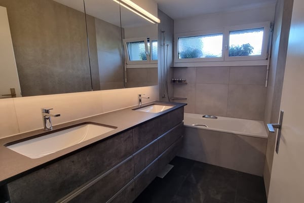 Doppeleinfamilienhaus in Adliswil mit gepflegtem Garten 6