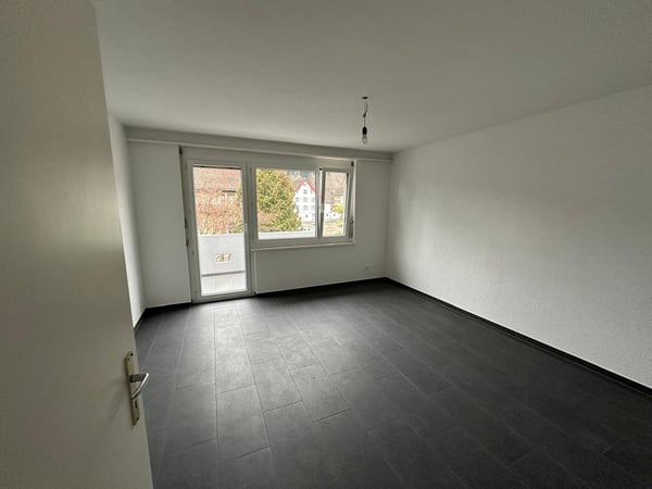 🏡 Renovierte 2½-Zimmerwohnung mit Parkplatz – sofort bezugsbereit 1