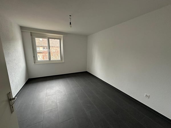 🏡 Renovierte 2½-Zimmerwohnung mit Parkplatz – sofort bezugsbereit 2