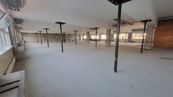 Affittiamo spazi da 300m2 a 1000 m2 ad uso servizi o uffici nel nuovo centro Piazza Saleggi 5